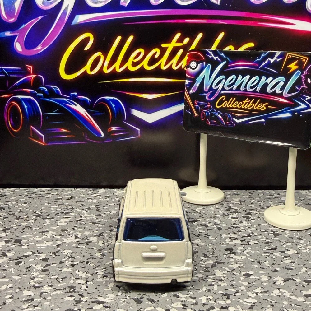 Matchbox 2004 Scion xB Batman DC Comics White Diecast Car Blue Wheels MB665
